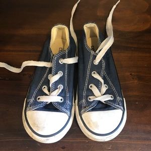 🚨 sold 🚨 Navy Converse All Stars